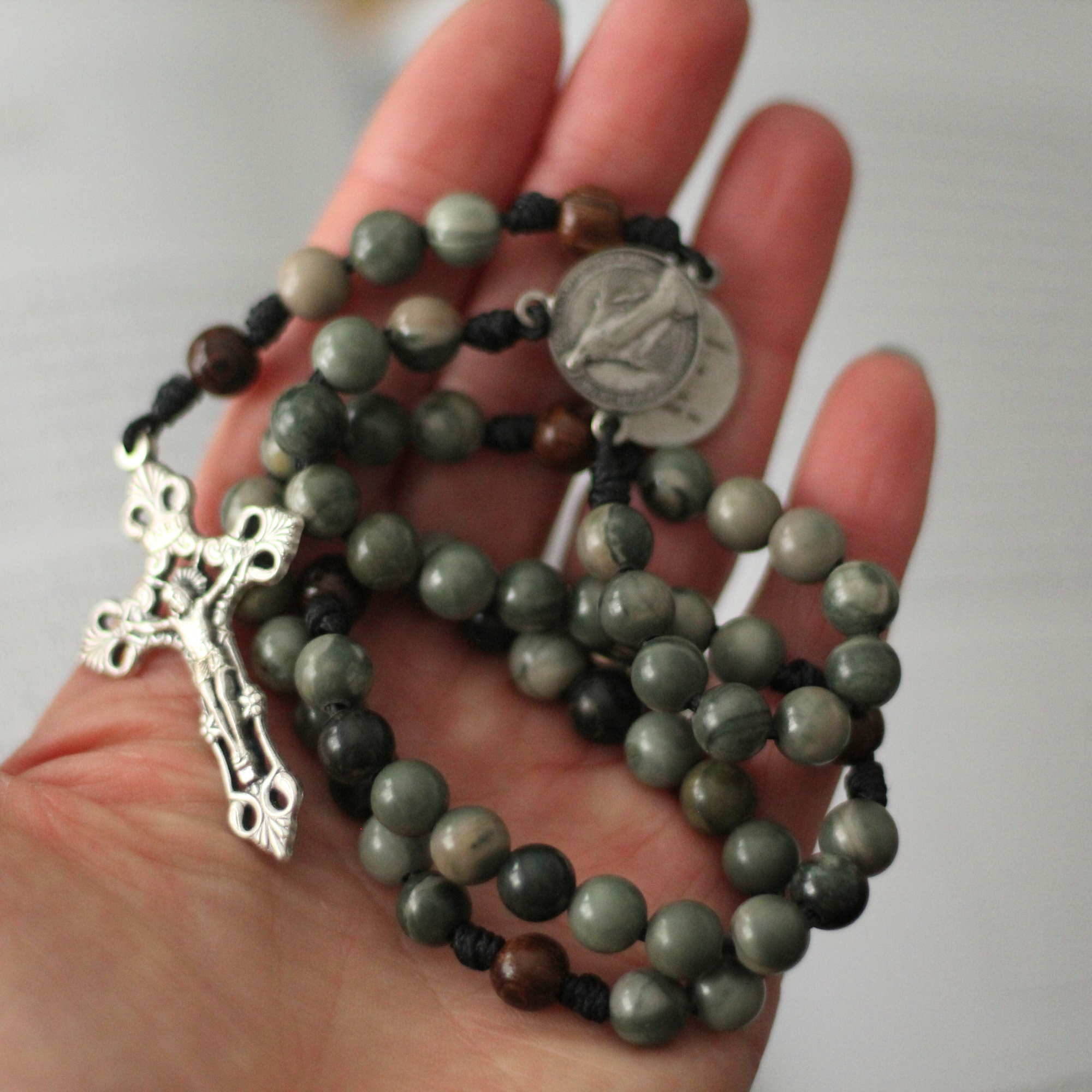 Columba | Traditional Gemstone Rosary