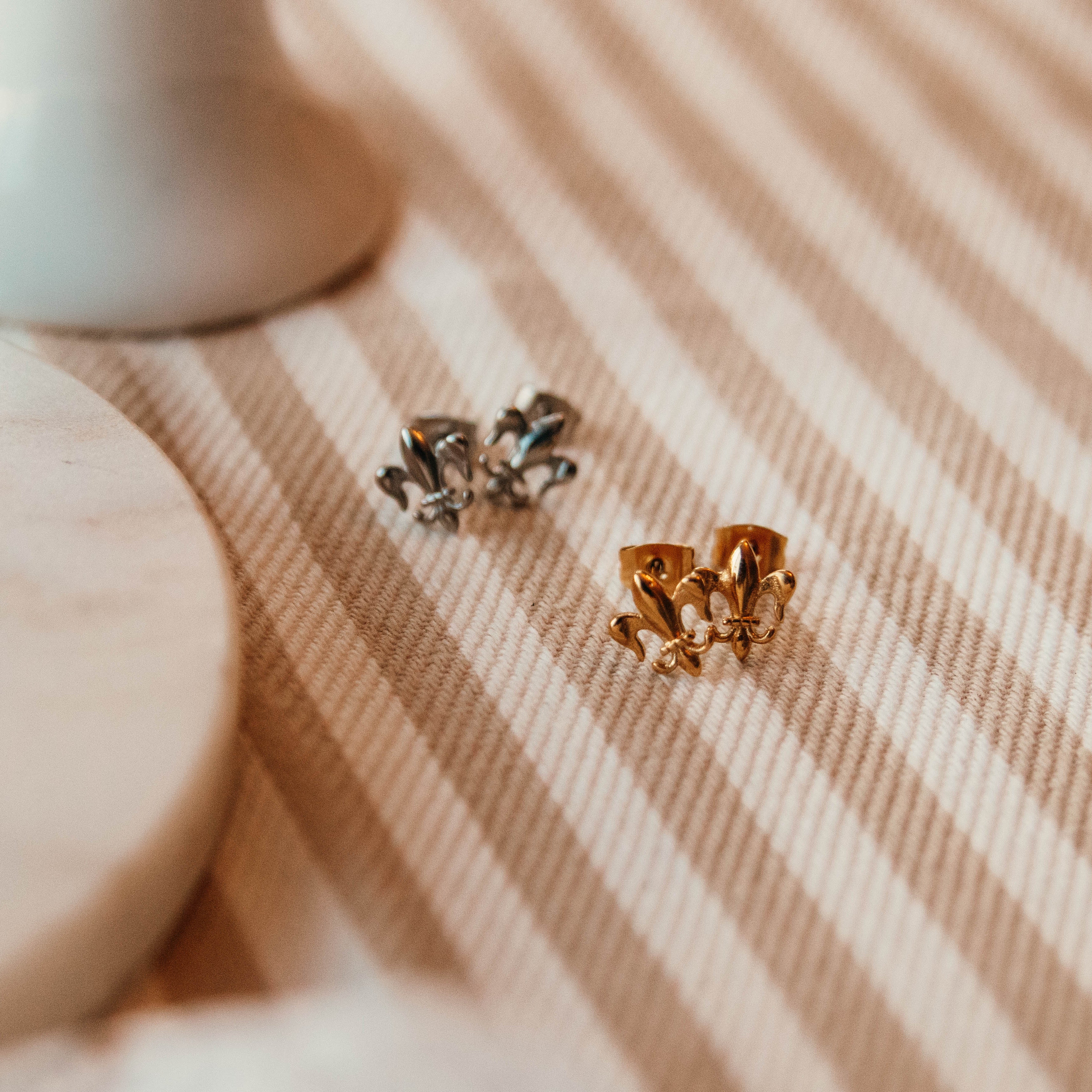 » Fleur de Lis | Stud Earrings (100% off)