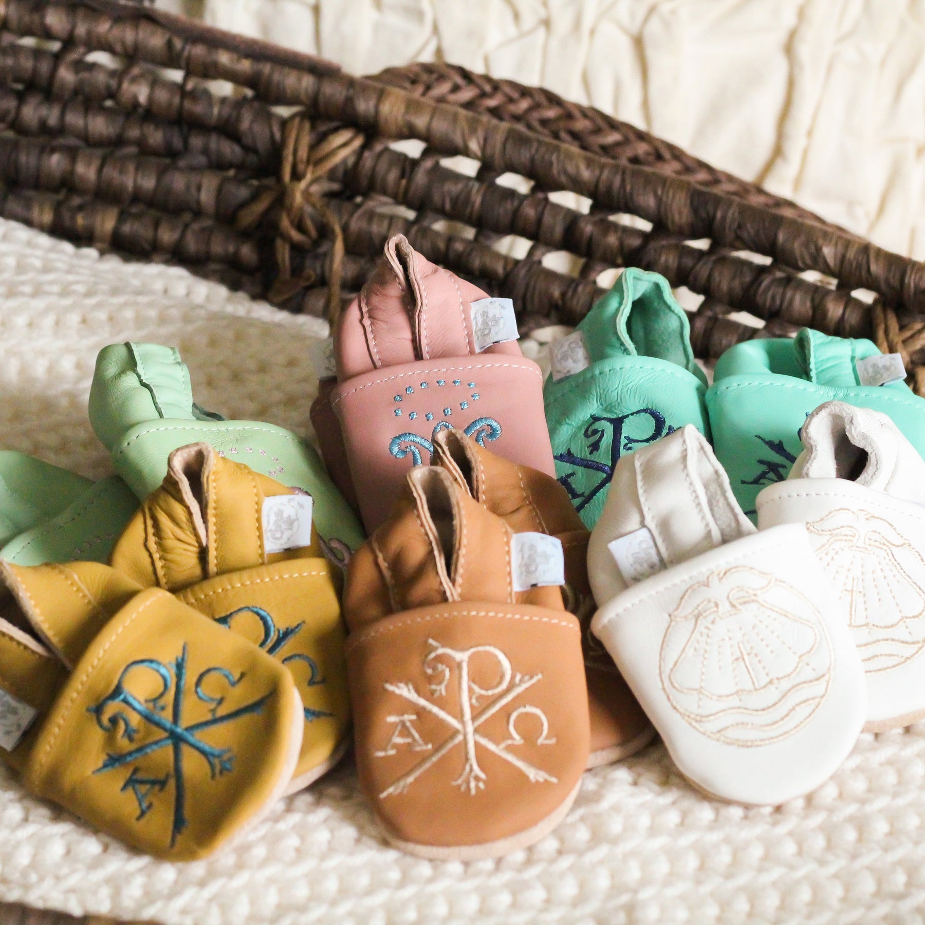 Emmaus Crib Shoes | Ave Maria | Caramel